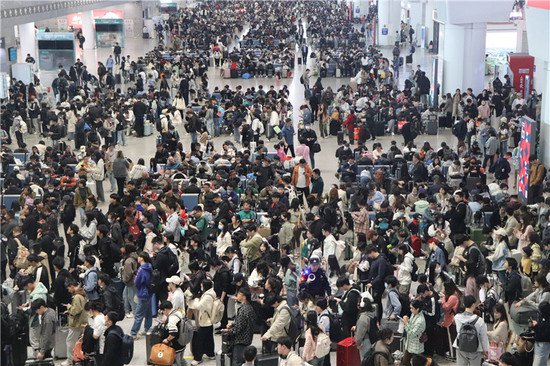 南京铁警多举措全力护航五一假期旅客出行
