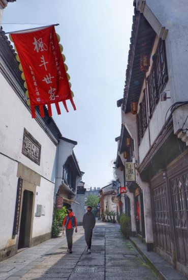 杭州最古老的街道，几十家<em>百年</em>老字号，许<em>仙</em>学医的药铺也在这里