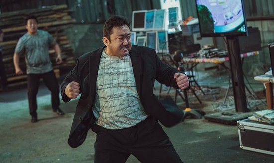 3天票房1.2亿，“一拳超人”马东锡一回归，果然救了韩国电影