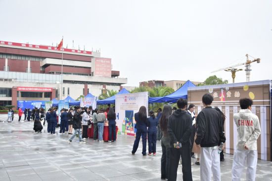 江西工贸职院第一届大学生生涯体验周正式开幕