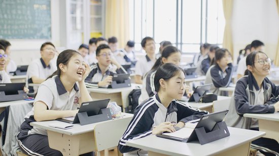 用学生需求倒逼数字化教学改革，上海这所学校探索平板<em>电脑</em>入...