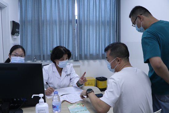 <em>国内知名</em>糖尿病防治专家贾伟平在晋江市医院设名医工作室