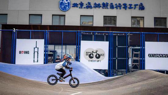 快乐骑行，<em>健康成长</em>——2024北京森林熊泵道大奖赛举行