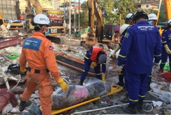 <em>柬埔寨</em>西港大楼<em>坍塌</em>54人伤亡，省长引咎辞职，中国承建商被控制