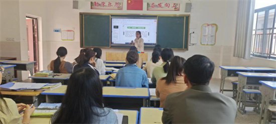 安福县竹江小学举行“双减下语文作业设计”研讨活动