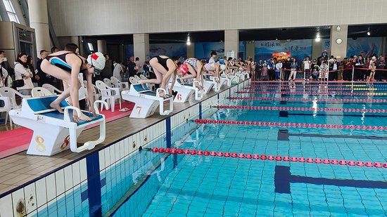 2024全国游泳俱乐部大联盟联赛宁夏首站赛在<em>灵武</em>开赛