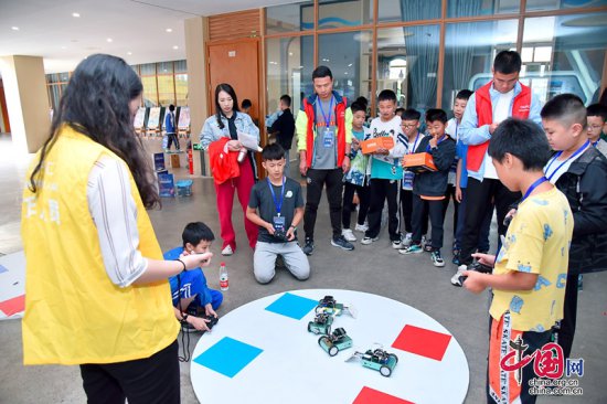 第三届德阳市青少年机器人竞赛举行 1200余名学生参赛