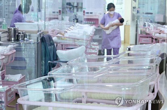 <em>韩国</em>人口危机加剧 新生儿人数与生育率创新低