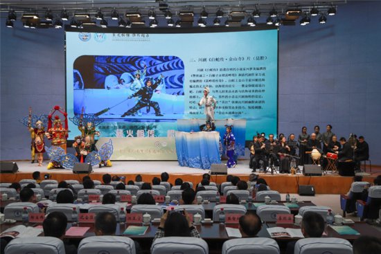 重庆对外<em>经贸学院</em>举行川剧艺术普及教育基地揭牌仪式