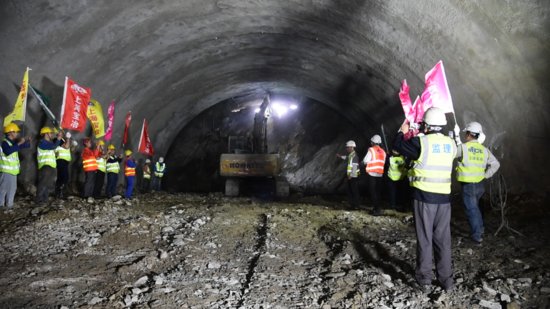 上海宝冶承建的<em>武当路</em>复线PPP项目四座隧道全部贯通