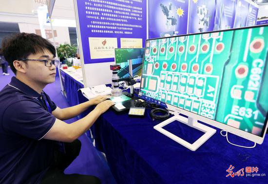 第二十一届中国（苏州）<em>电子信息</em>博览会开幕