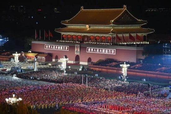 你在<em>哪里看</em>阅兵？ ——庆祝中华人民共和国成立70周年系列庆典...