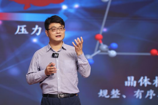 新材料让热尽其用——记中国青年科技奖获得者李昺研究员