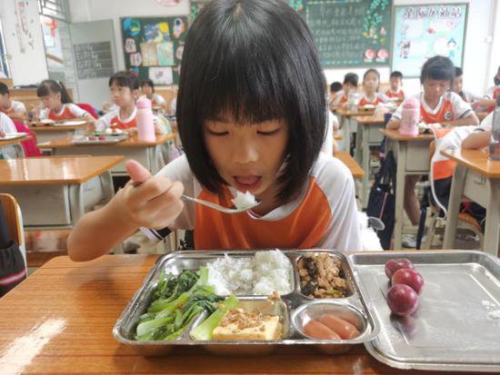 原来，肇庆的校内托管午餐是这样制成的……