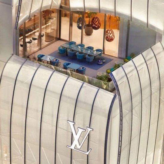 首家LV全球咖啡店开在日本！61万的吊椅，配90元的咖啡！网友：...