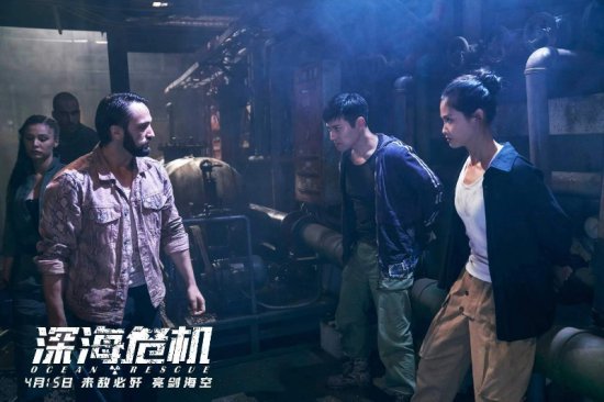 《深海危机》15日上映 黄建新：真正的反恐类型影片在中国电影中...