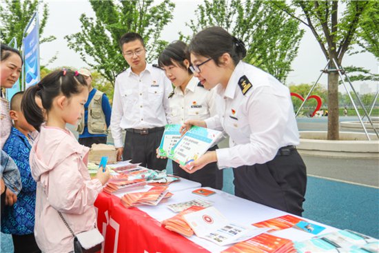武汉海关开展2024年全民国家安全教育日“海关走进动物园”活动