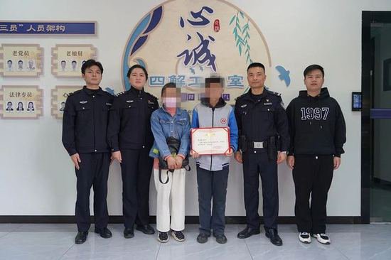 杭州14岁少年报警：我妈找的男<em>朋友</em>不靠谱！