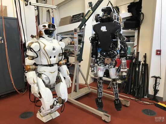 探访 iRobot：<em>一</em>家非典型机器人公司的27年成长史