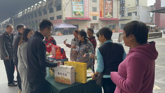 “五谷杂粮下江南”海伦团队来到桂林市开展<em>地推活动</em>