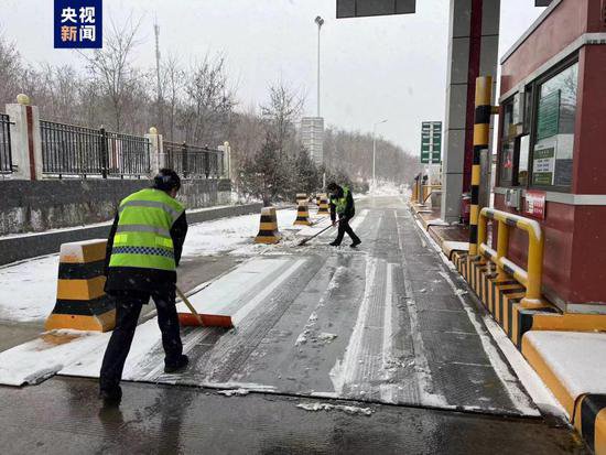 雨雪天气影响春运返程 陕西境内高速25个收费<em>站入口</em>封闭或限行
