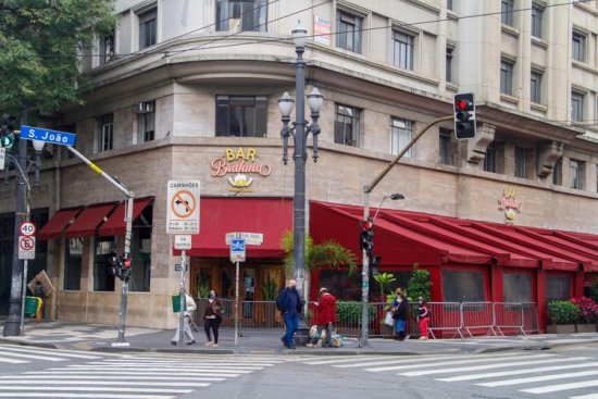 巴西疫情“重灾区”圣保罗市重新开放<em>餐馆</em>、<em>酒吧</em>和美容院