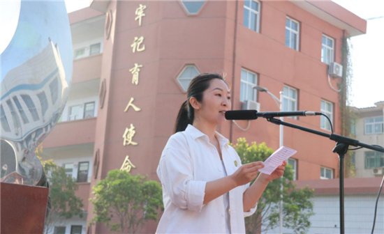 <em>许昌</em>市第三高级中学开展国防研学远足活动