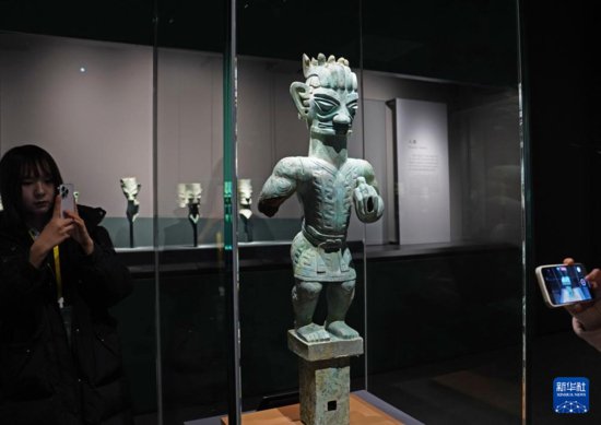 “星耀中国：三星堆·金沙古蜀文明展”在上海开幕