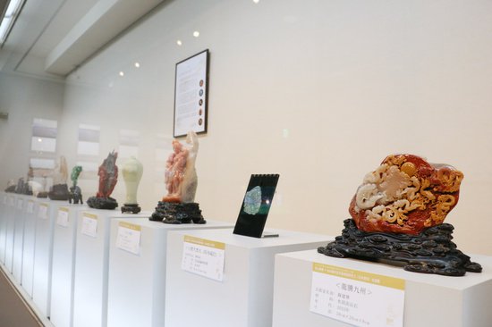 “雕刻家铃木与中国<em>玉石</em>作品展”开幕式在东京举行