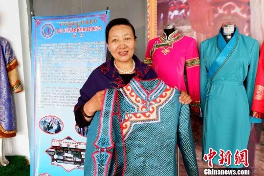 青海蒙古族“巧手”传承民族文化 “绣出”致富路