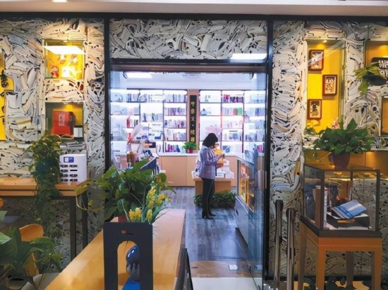 菜百总店里新开了一家书店，为读者提供静雅阅读空间
