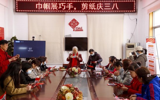 武汉市<em>精神卫生中心</em>举行“三八”妇女节活动 呵护“玫瑰之心”