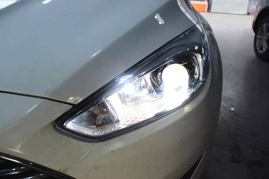 汽车的卤素大灯<em>照明效果</em>不好，为啥很多司机还在用？