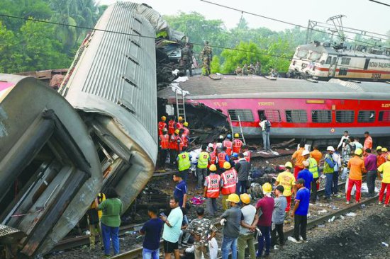 印度铁路发生本世纪伤亡<em>最严重事故</em>，高铁梦受重创！