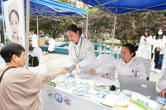 “4·25”<em>儿童</em>预防接种宣传日活动在江北区举行