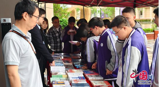 “乘上阅读的翅膀” 南充高中临江校区举办世界读书日系列活动