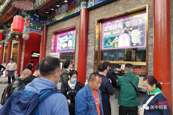 漫步前门大街：走进北京全聚德烤鸭起源店