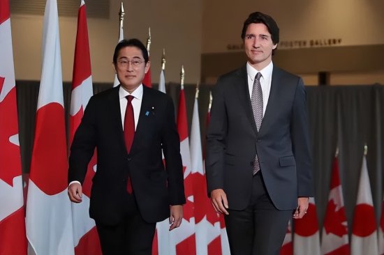 日本首相岸田文雄与美国总统拜登举行会见