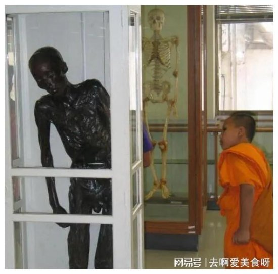 <em>被</em>泰国博物馆制成干尸的华人食童魔——“<em>细伟</em>”的一生