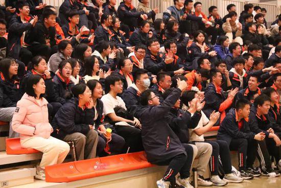 重庆市第一实验中学校高2026届篮球赛成功举行