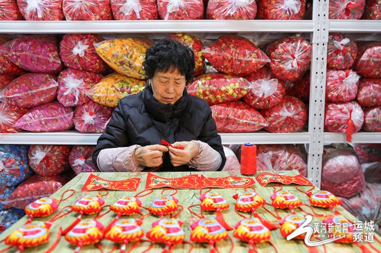 网络中国节·春节 | 夏县：订单龙饰香包生产销售忙