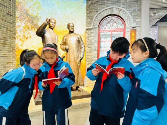 红色研学迎新春，中共一大会址响起童言童语传承红色基因