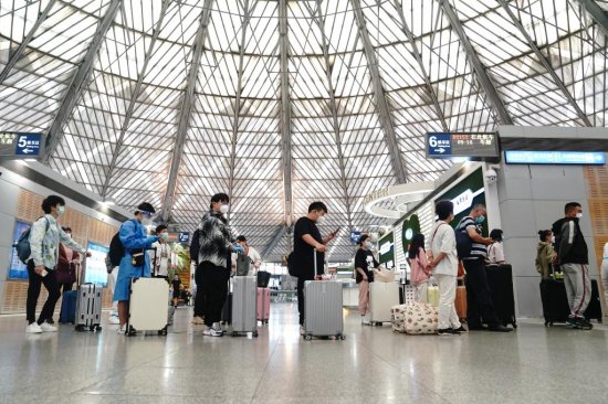 6月1日起上海三大<em>火车</em>站恢复运行 列车<em>班次</em>有序增加