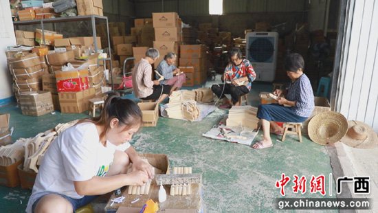 广西荔浦“引企入村”带动家门口就业大民生