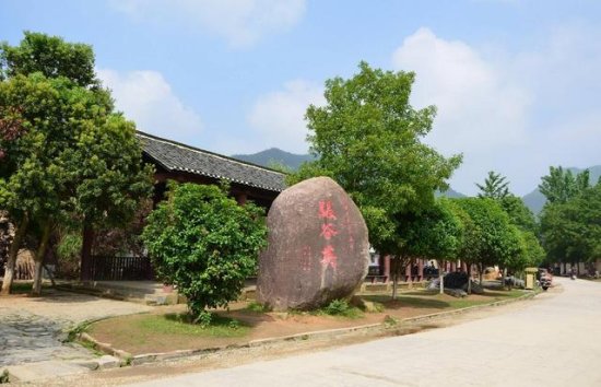 湖南夏季最值得去的5个景点，<em>最美</em>少数民族特色村寨，叹为观止