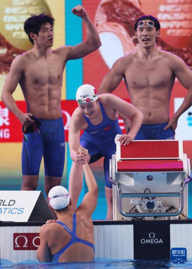 游泳世锦赛：中国队接力破亚洲纪录摘金