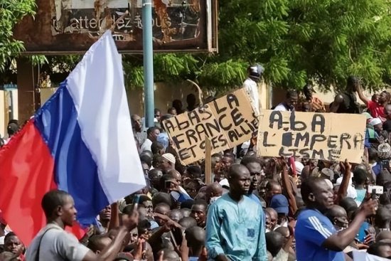尼日尔军政府警告西方：若军事干预内政，就直接处决尼日尔总统