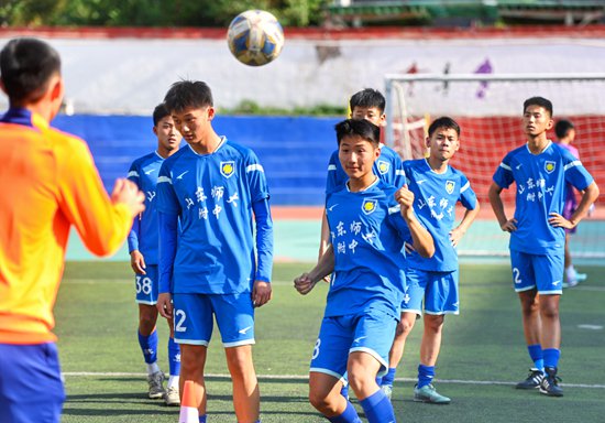 <em>山东</em>泰山足球俱乐部开启2024首站"超越·爱"公益系列活动