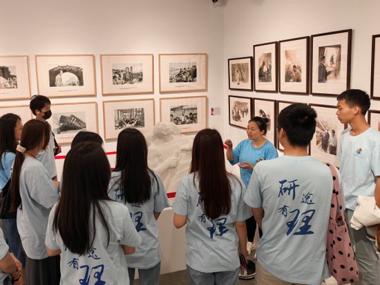 重庆理工大学：廉洁文化美展现场进行党纪学习教育
