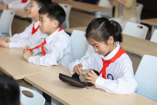 江山经济开发区小学开展“科学家面对面”科普巡讲活动